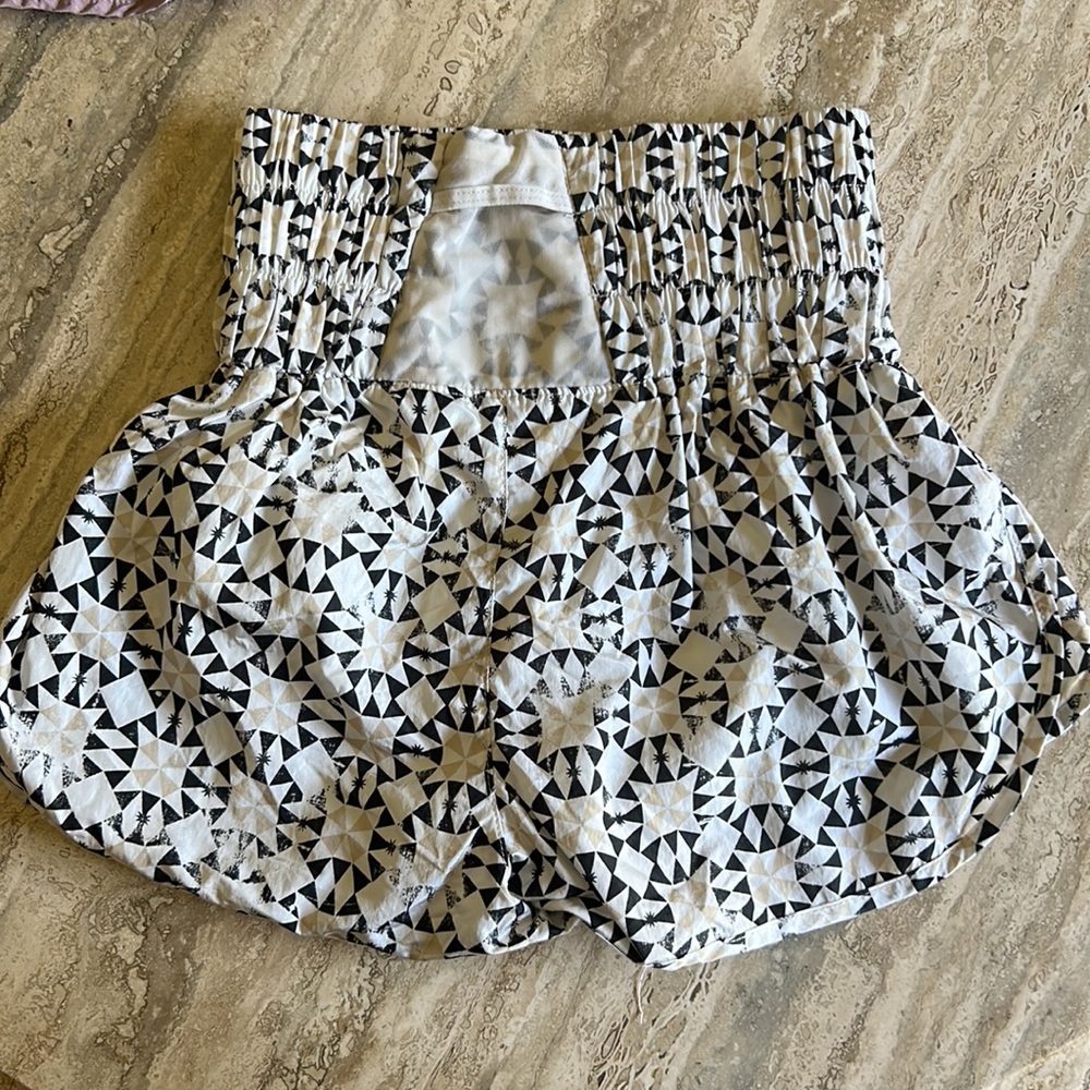 FREE PEOPLE SHORTS - Picture 2 of 4